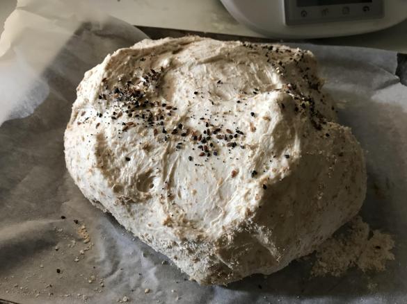 Pane casalingo semintegrale e con i semi