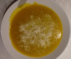 Vellutata di zucca e erbe aromatiche