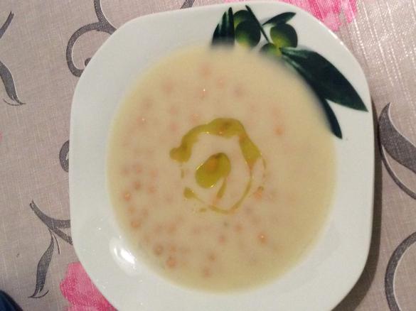 Vellutata di topinambur e patate con ceci