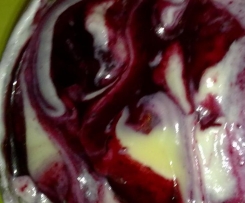 Crema chantilly ai frutti di bosco