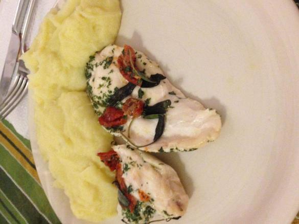 Petto di pollo in aromi con contorno di purè