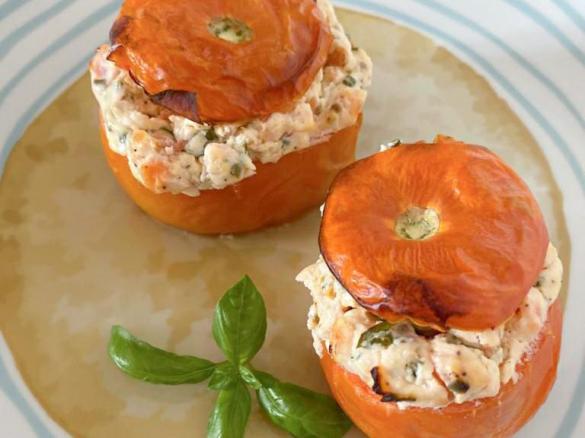 Pomodori ripieni di ricotta e basilico