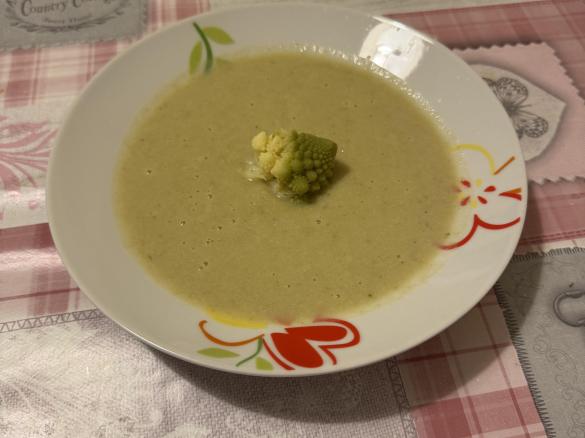 Vellutata speziata di cavolo romanesco