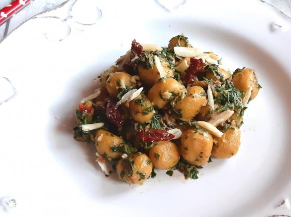 Gnocchetti di ceci con pesto di cime di rape a modo mio (contest rape)