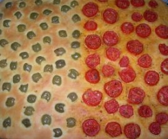 Focaccia con olive e pomodorini