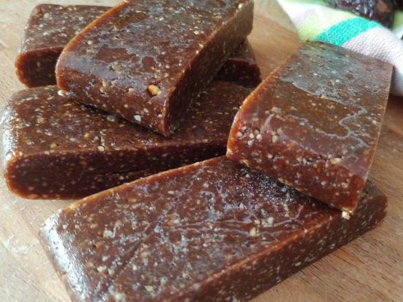 BROWNIES SENZA ZUCCHERO E SENZA COTTURA