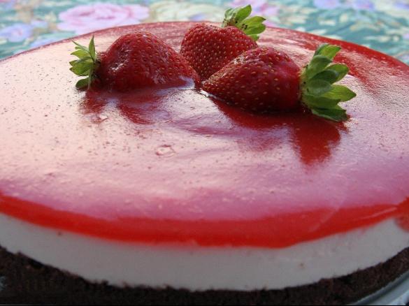Torta fredda di yogurt alle fragole