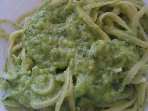 Trenette con pesto di zucchine