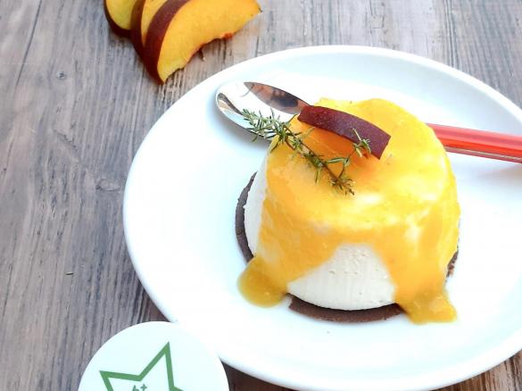 Semifreddo al cocco rape' e salsa alle pesche