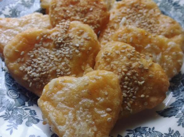 Biscotti salati morbidi al sesamo ed Emmenthal