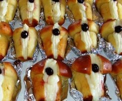 Babà al Rum con crema al latte e amarene sciroppate