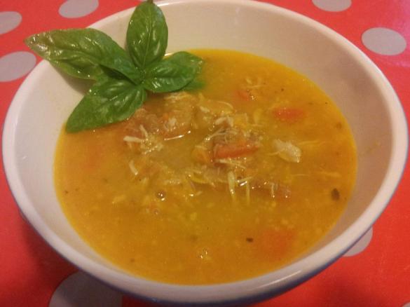 Zuppa di pollo e peperoni al curry