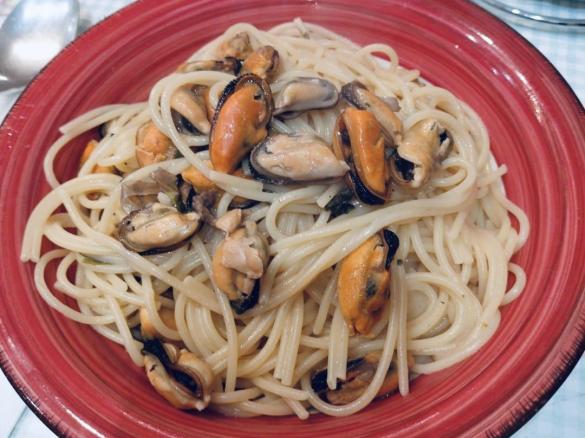Spaghetti con le cozze in bianco