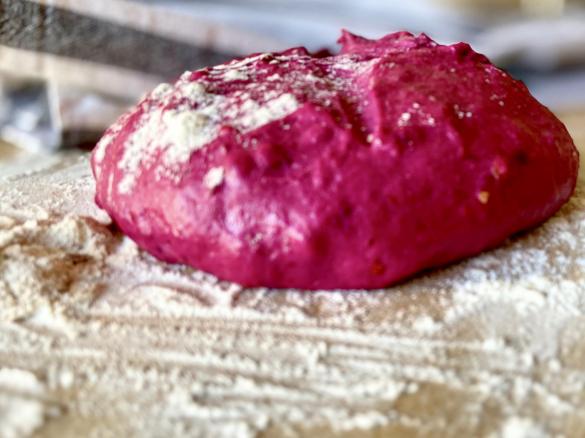 Impasto per pizza alla barbabietola e farina ai cereali (contest rape,barbabietole e sedano rapa)