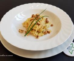 Spaghetti con crema di porri e noci