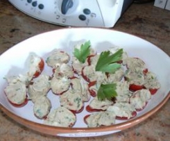 Pomodorini ripieni di spuma al tonno