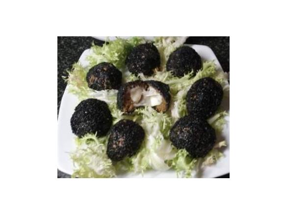 polpette senza glutine al sesamo nero farcite con scamorza  