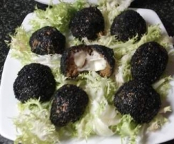 polpette senza glutine al sesamo nero farcite con scamorza  