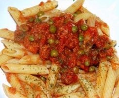 PENNE AL SUGO DI TONNO E PISELLI