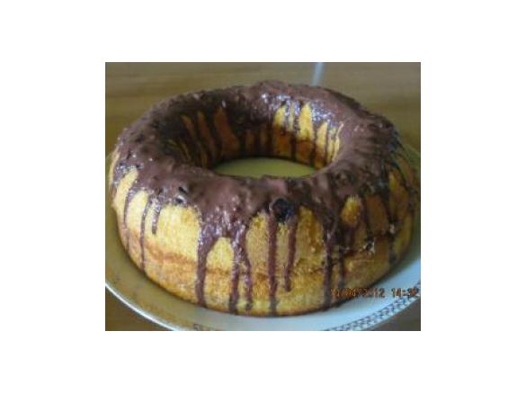 Ciambella allo yogourt con amarene e cioccolato fuso