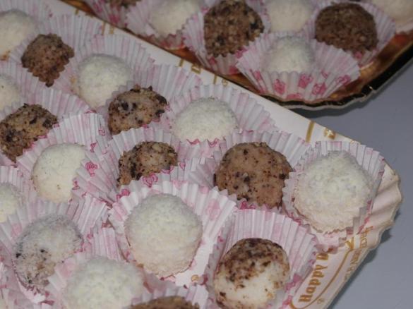 Palline di cocco e mandorle