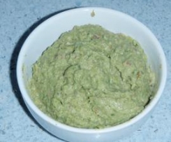 Pesto di broccoli, acciughe e nocciole