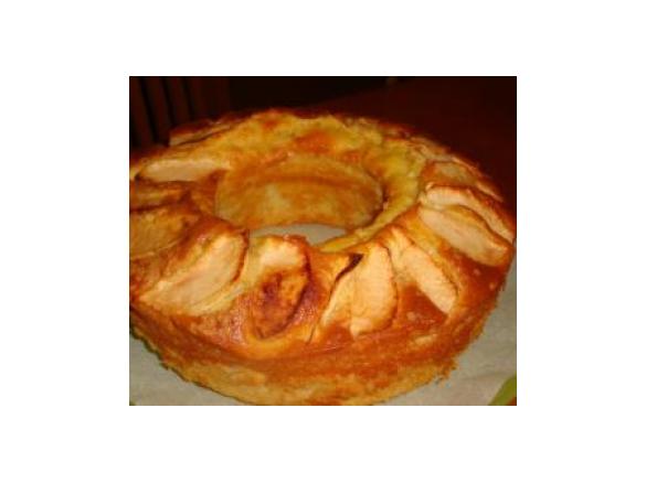 CIAMBELLONE ALLO  YOGOURT CON LE MELE