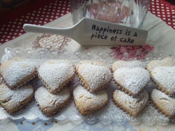 Cuori di frolla ripieni