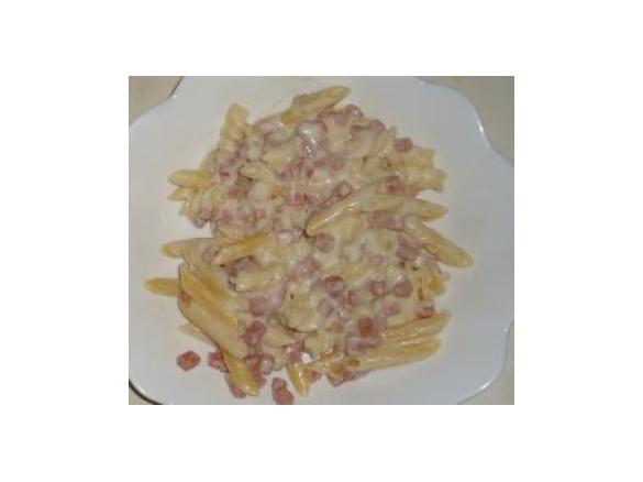 Pasta con prosciutto cotto e besciamella