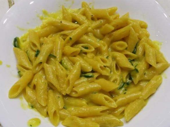 Pasta risottata zafferano Zola e zucchine