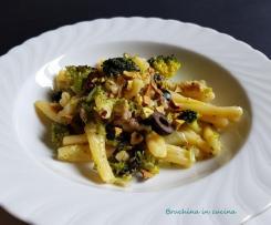 Pasta risottata con broccoli salsiccia e pistacchi