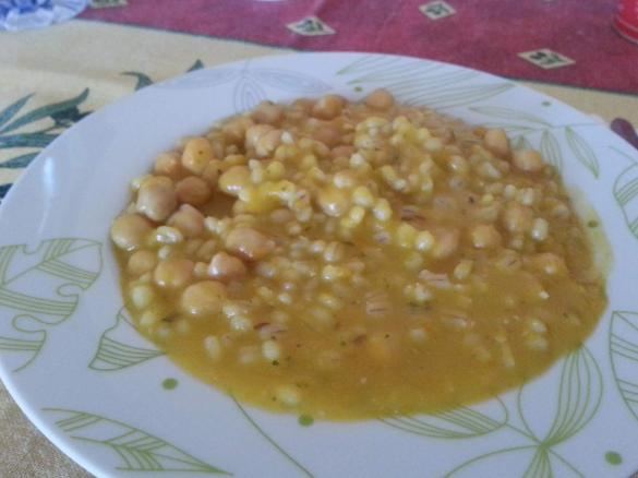Zuppa di zucca orzo perlato e ceci