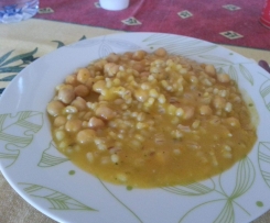 Zuppa di zucca orzo perlato e ceci