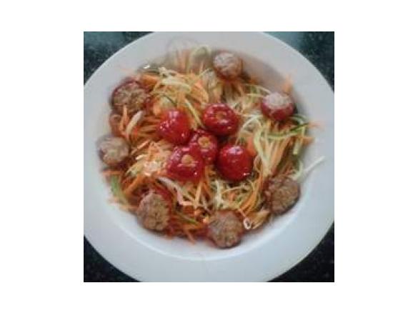 peperoncini tonnati su letto di julienne vegetale