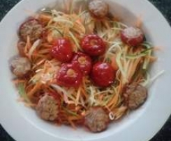 peperoncini tonnati su letto di julienne vegetale