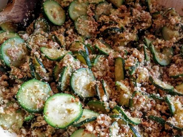 Verdure saltate con riciclo di pane raffermo - Deliziose!