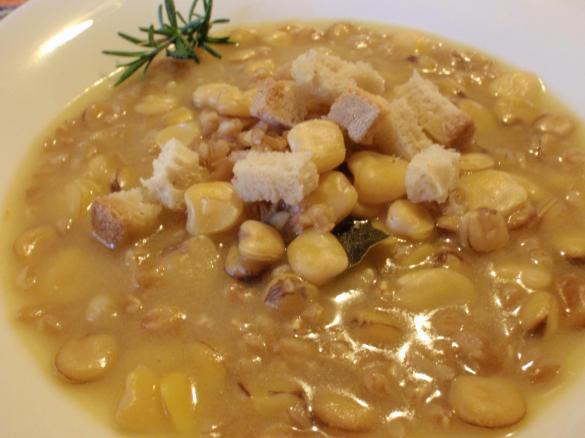 Zuppa di cicerchie e farro