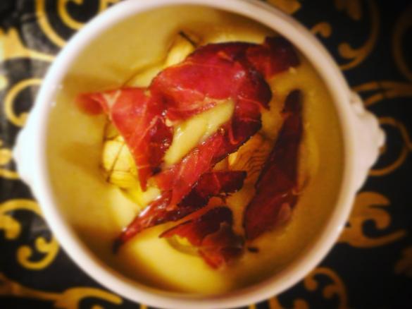 Vellutata di Sedano Rapa con castagne e speck croccante