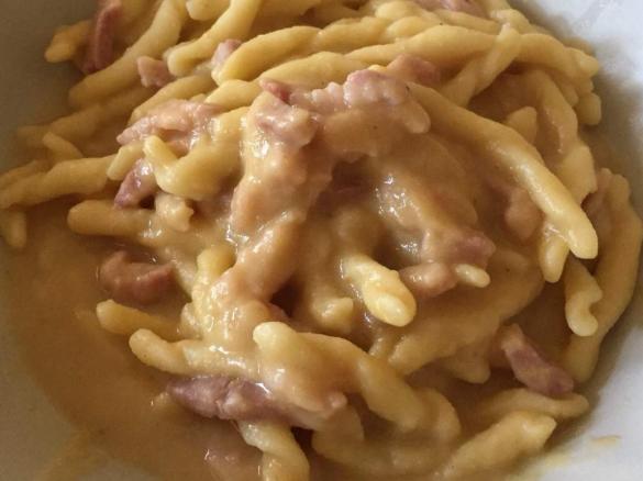 Pasta fresca con crema di ceci e pancetta 