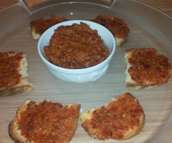 Patè cunzato (con pomodori secchi velocissimo)