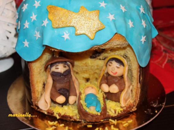 panettone decorato  con goccie di cioccolato