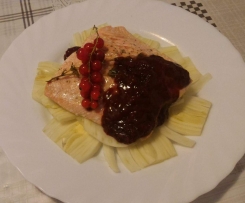 Filetto di salmone con salsa al ribes