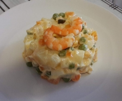 Insalata russa con tonno e gamberi