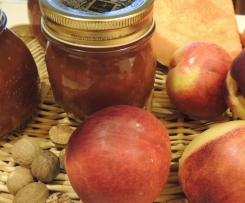 Marmellata di pesche, zucca e noce moscata