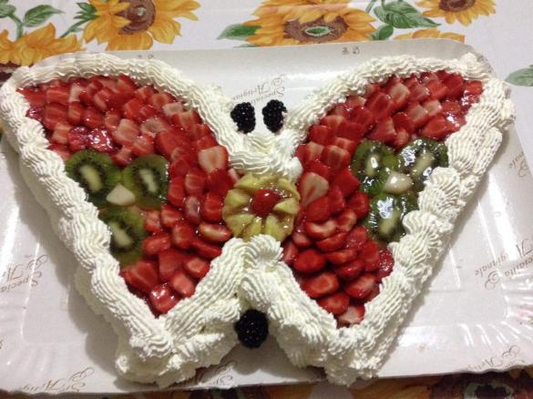 Torta fragolosa a forma di farfalla (Dedicata a mia figlia per i suoi 25 anni)