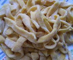 Pasta fresca all'uovo per 3persone (100g a persona).