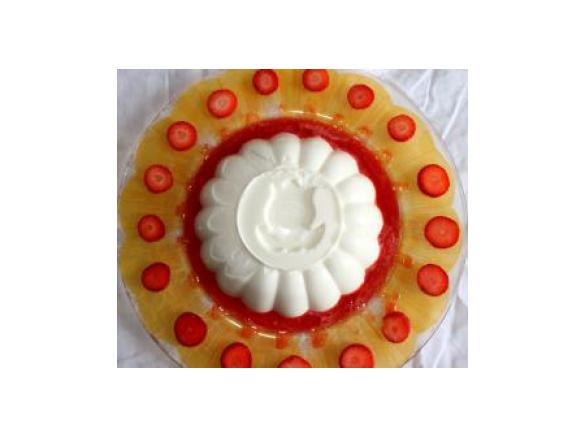 PANNA COTTA ALLO YOGURT con salsa di fragole