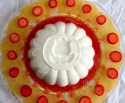 PANNA COTTA ALLO YOGURT con salsa di fragole