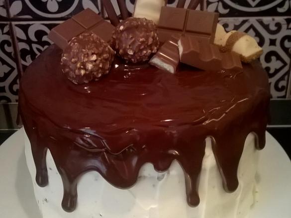 Drip cake al cioccolato