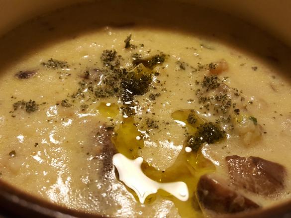 Zuppa di sedano rapa e porro con funghi